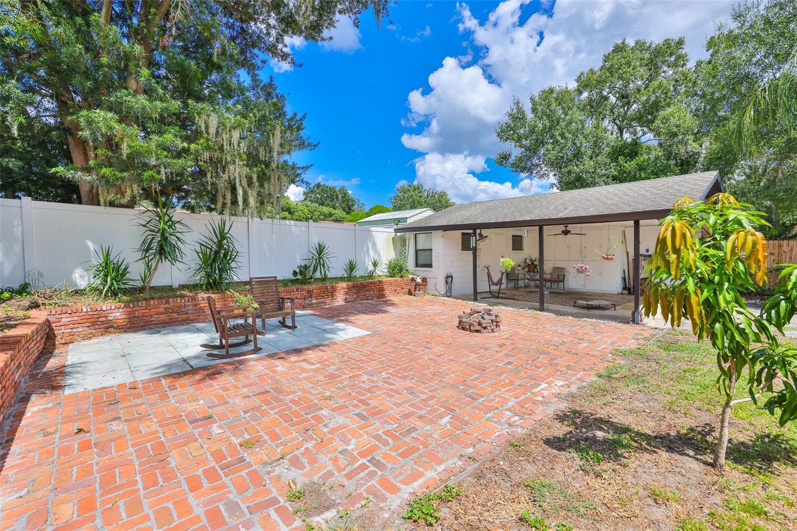 Listing photo id 36 for 10406 Cliff Circle