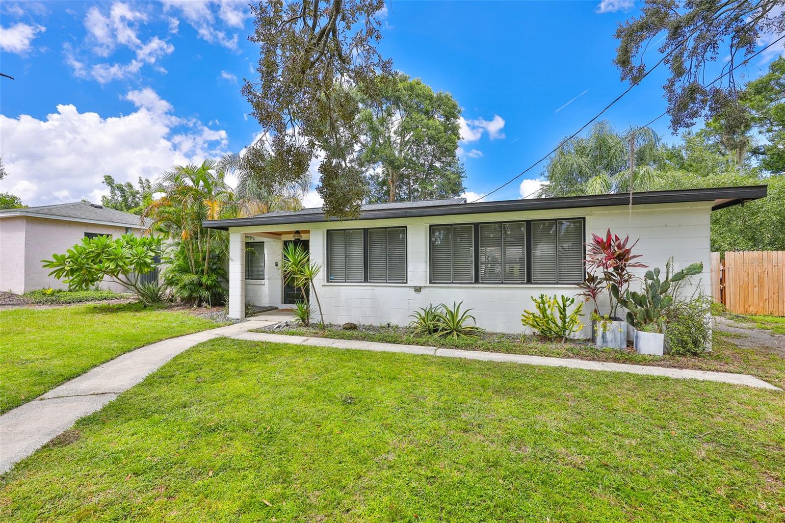 Listing photo id 39 for 10406 Cliff Circle