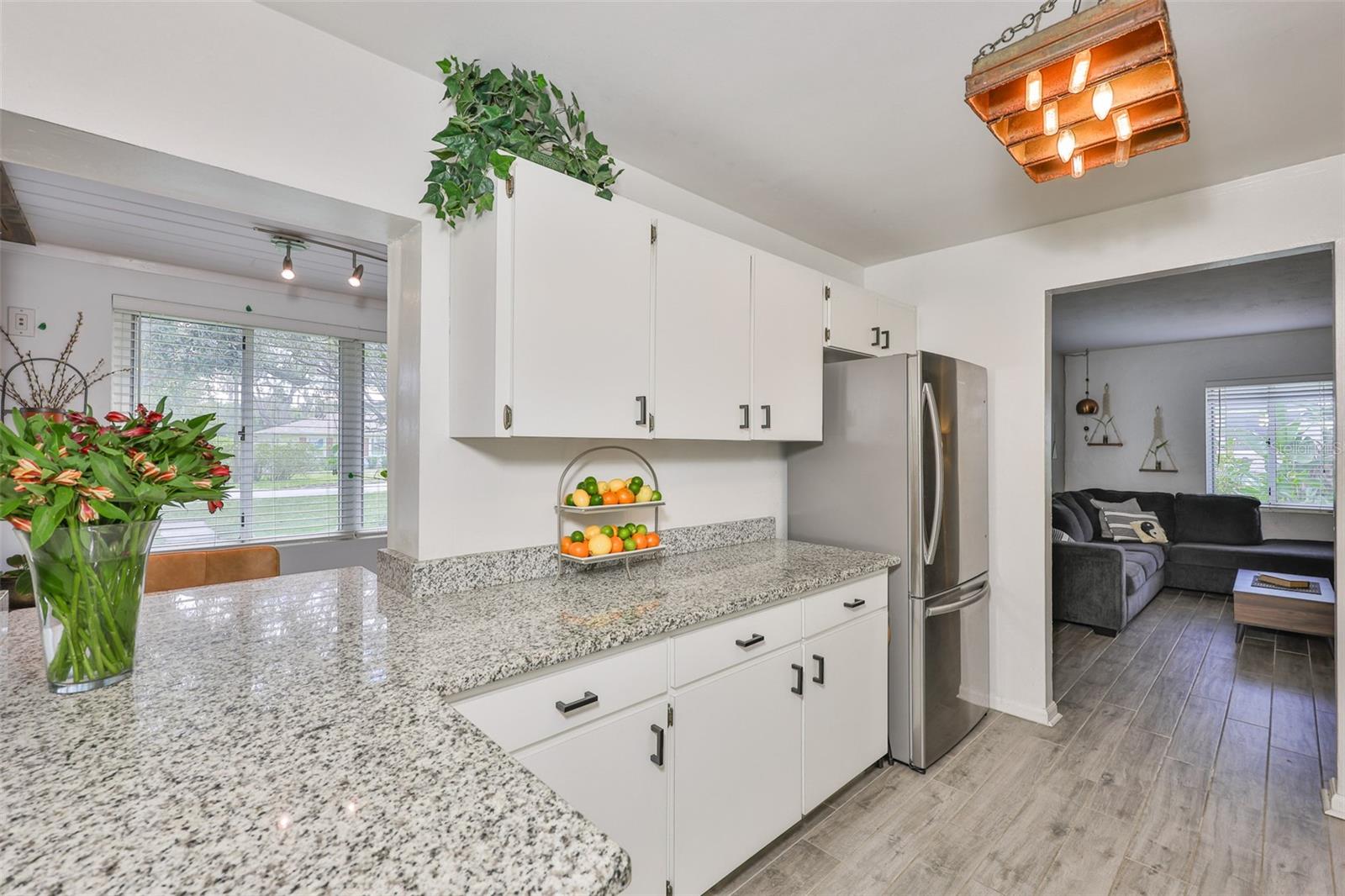 Listing photo id 5 for 10406 Cliff Circle