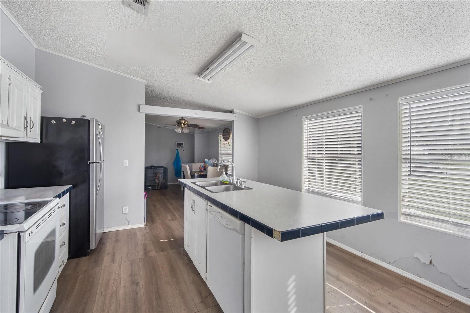 Image 7 of 23 For 4120 Laurel Crest Drive