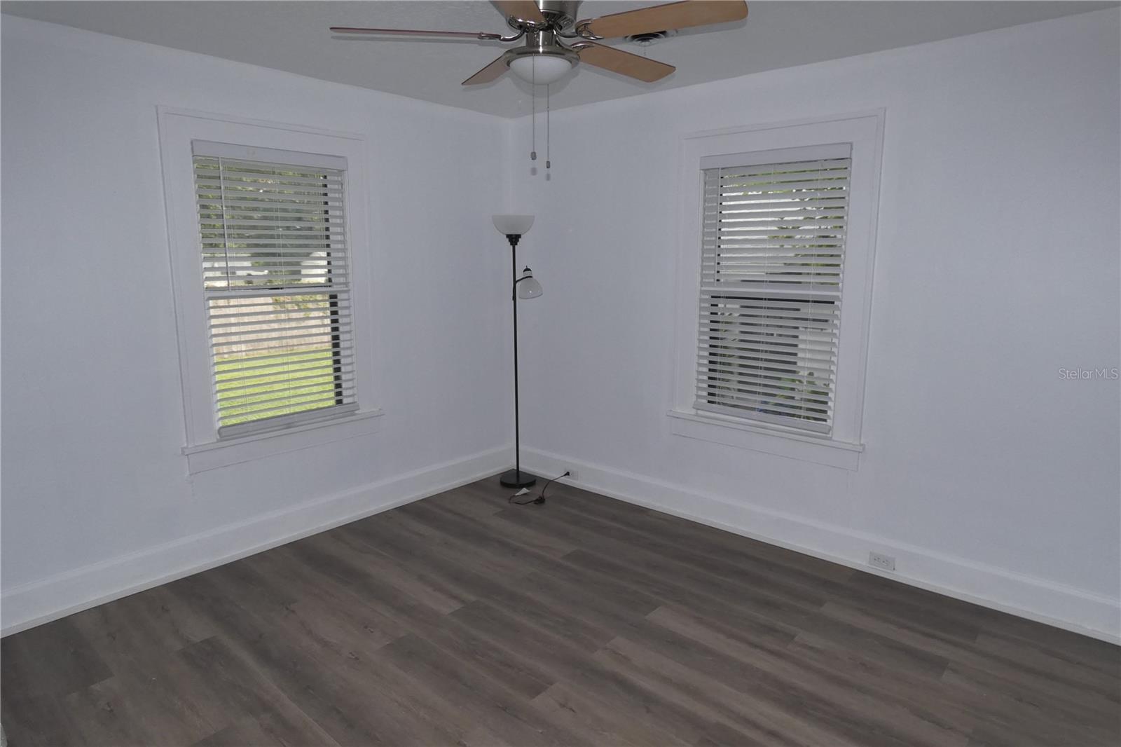 Image 10 of 15 For 2567 15th Avenue N