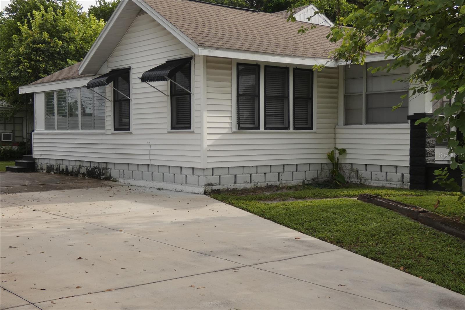 Image 3 of 15 For 2567 15th Avenue N