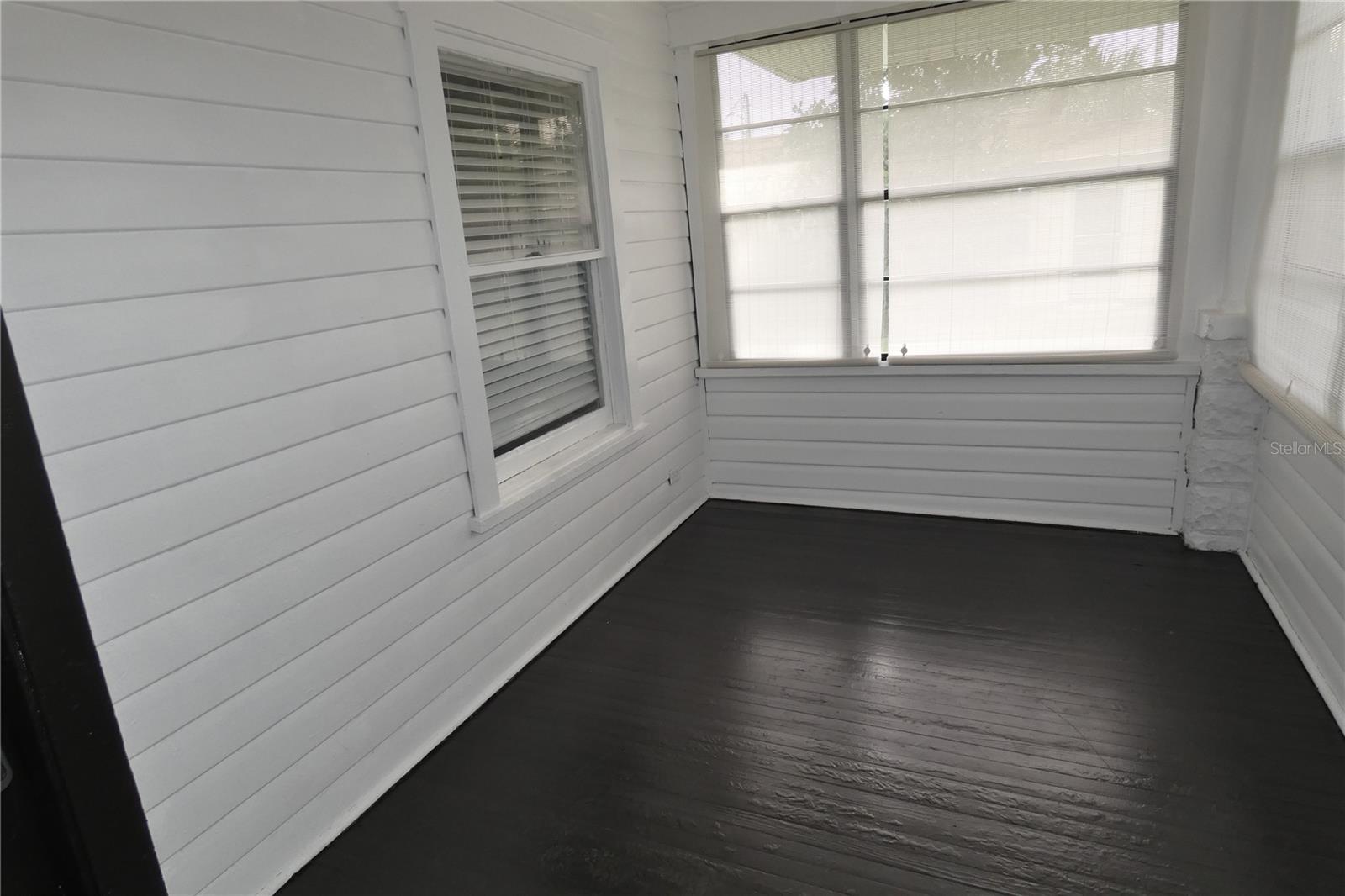 Image 4 of 15 For 2567 15th Avenue N