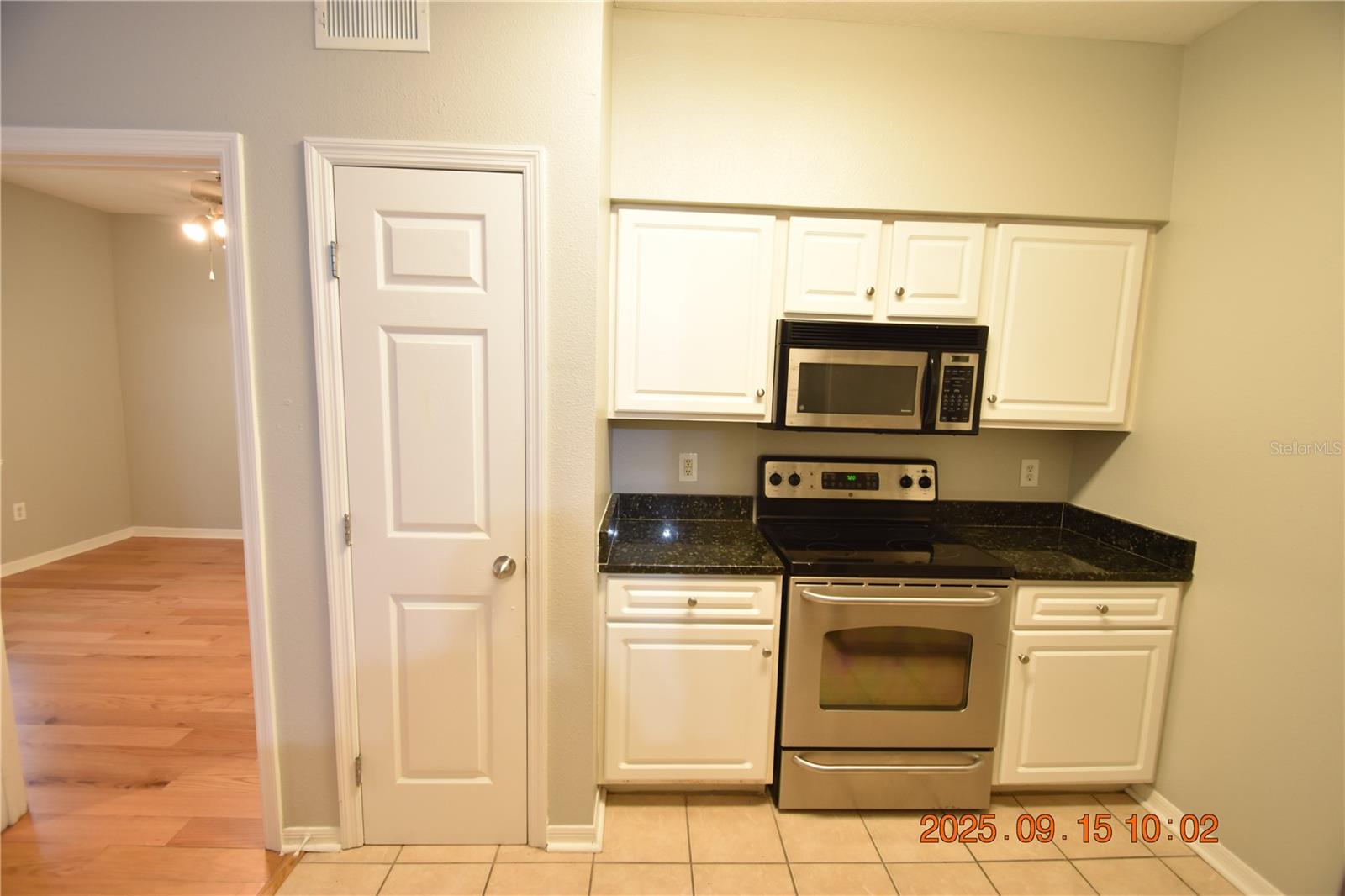 Image 21 of 49 For 1810 Palm Avenue 6201