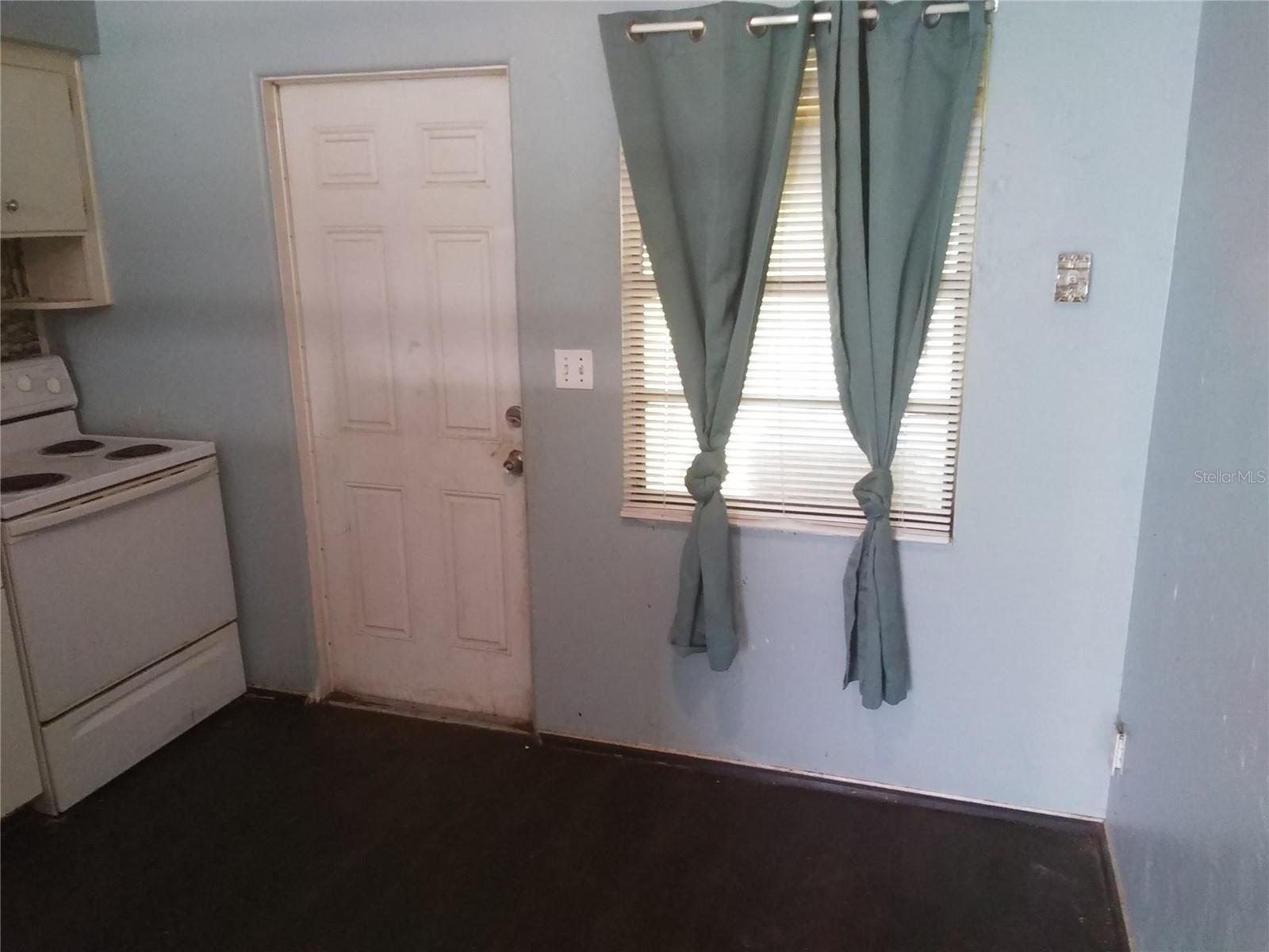 Image 8 of 18 For 3934 40th Avenue N