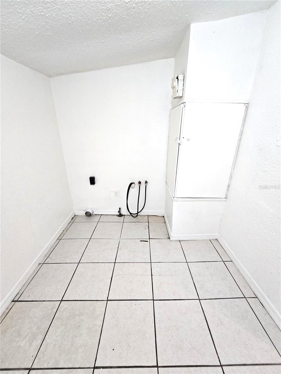 Image 11 of 25 For 835 Newton Avenue S