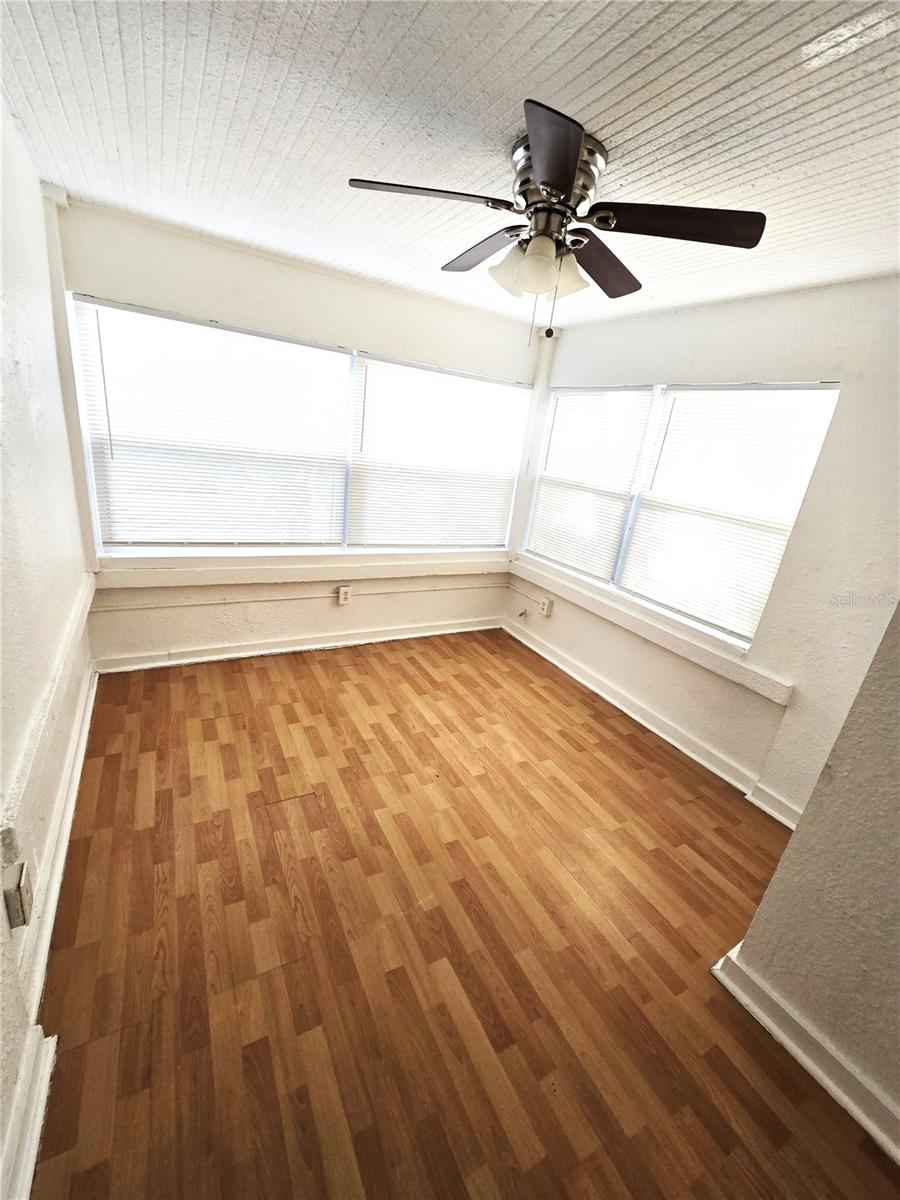 Image 13 of 25 For 835 Newton Avenue S