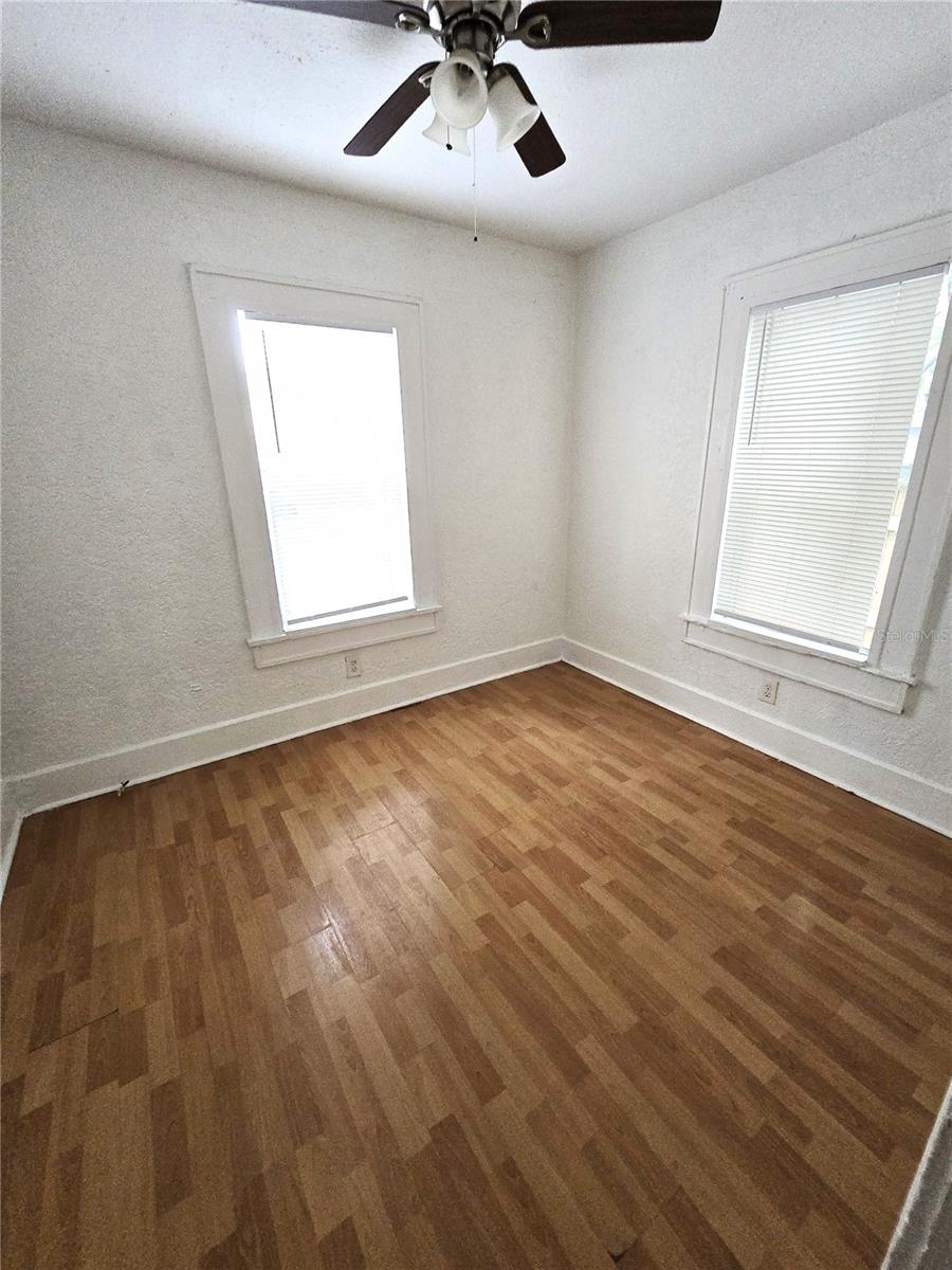 Image 21 of 25 For 835 Newton Avenue S