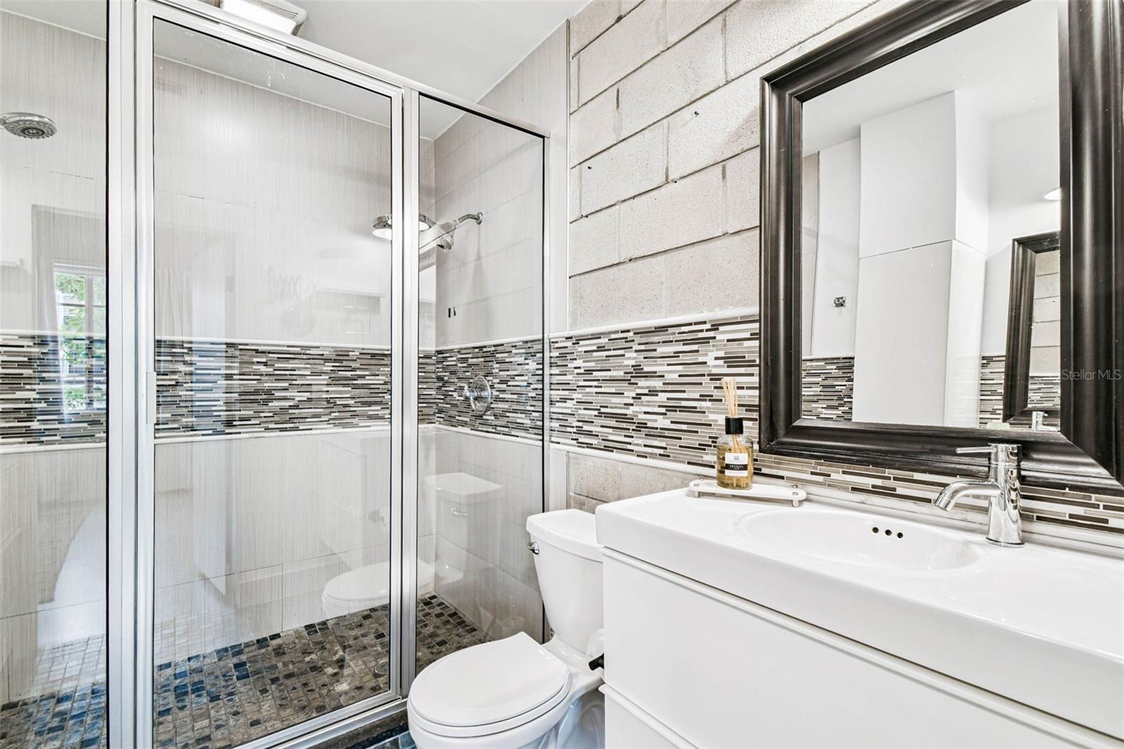 Image 22 of 35 For 2505 Azeele Street