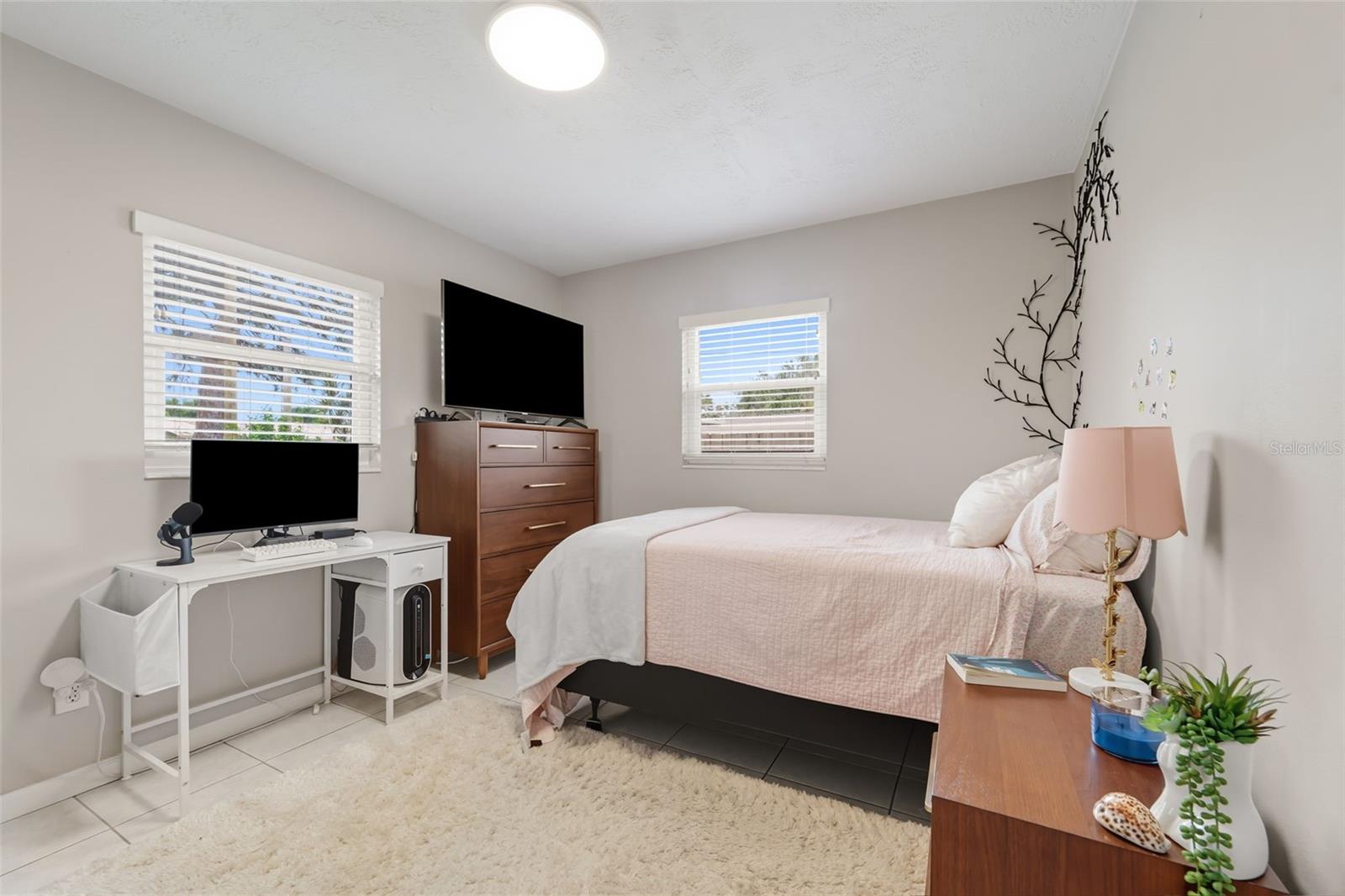 Image 14 of 25 For 5240 16th Avenue N