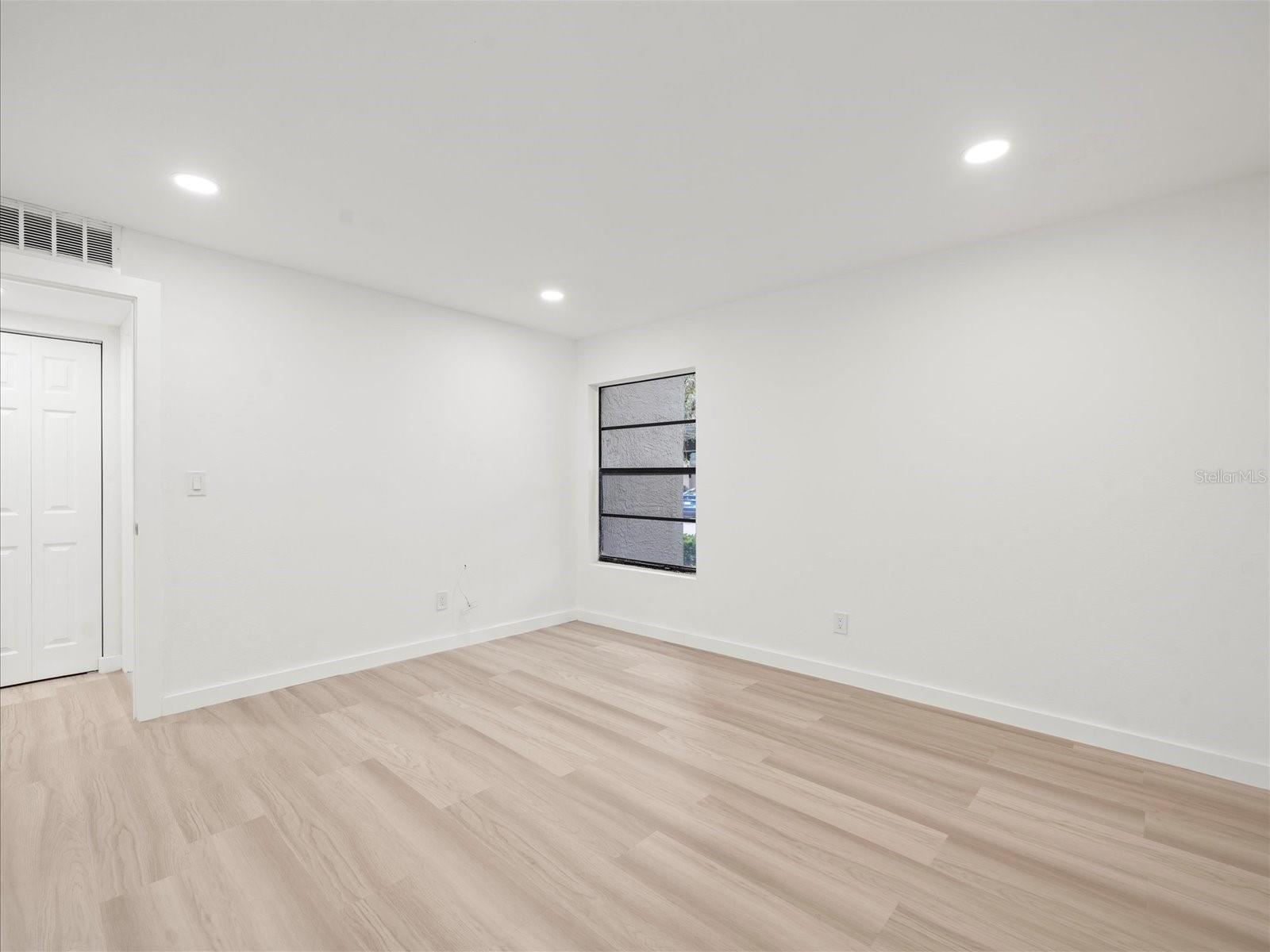 Image 18 of 23 For 7877 Niagara Avenue 1802