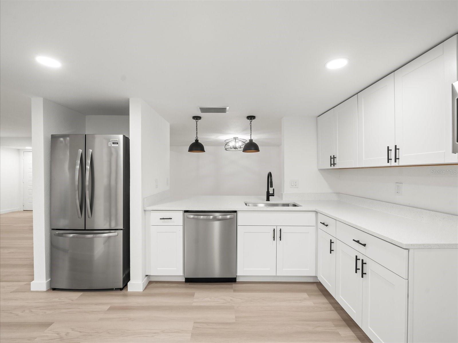 Image 4 of 23 For 7877 Niagara Avenue 1802