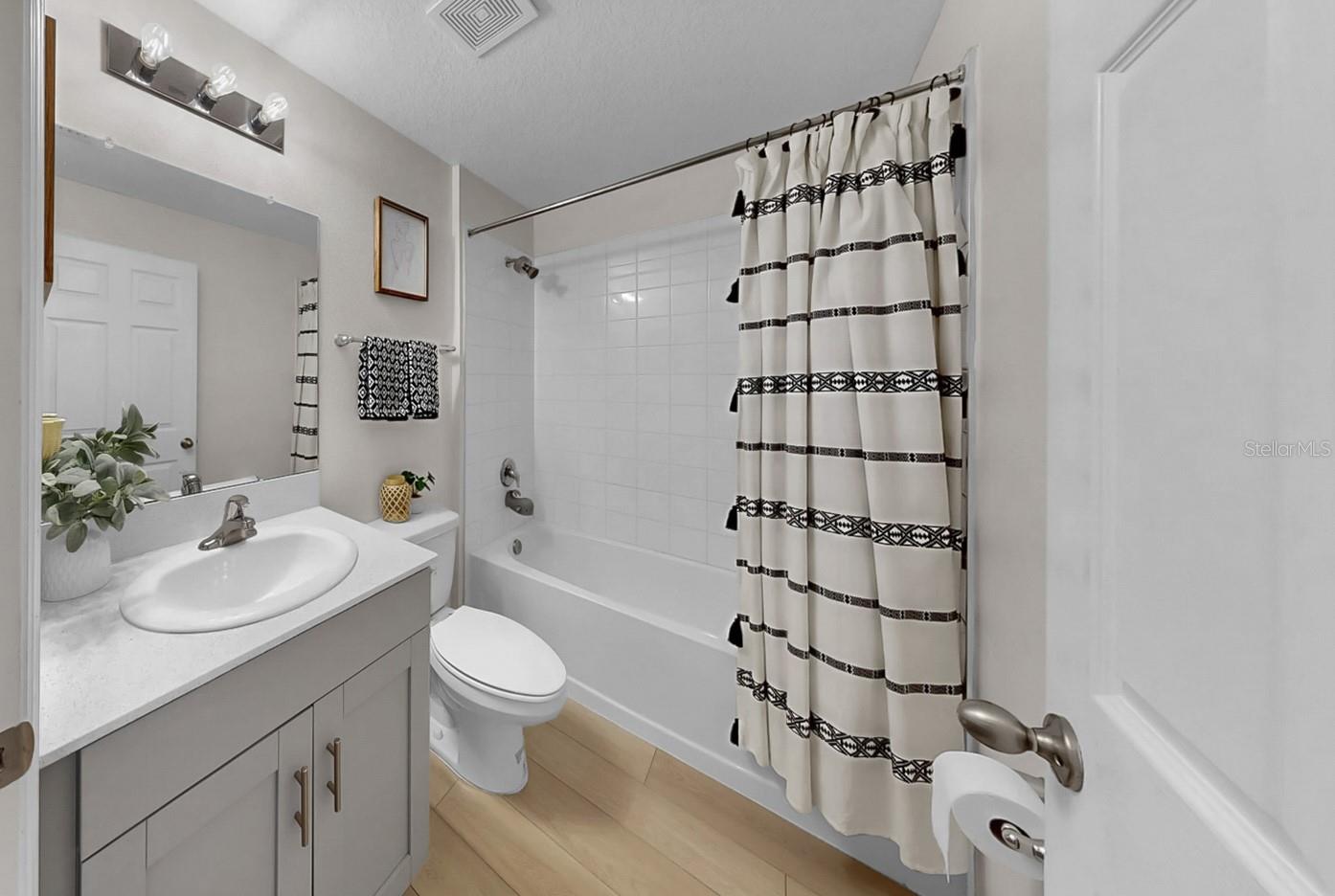 Image 27 of 32 For 12628 Tannencrest Drive