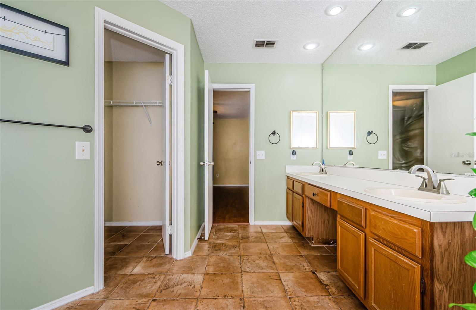 Listing photo id 20 for 9613 Cypress Brook Road