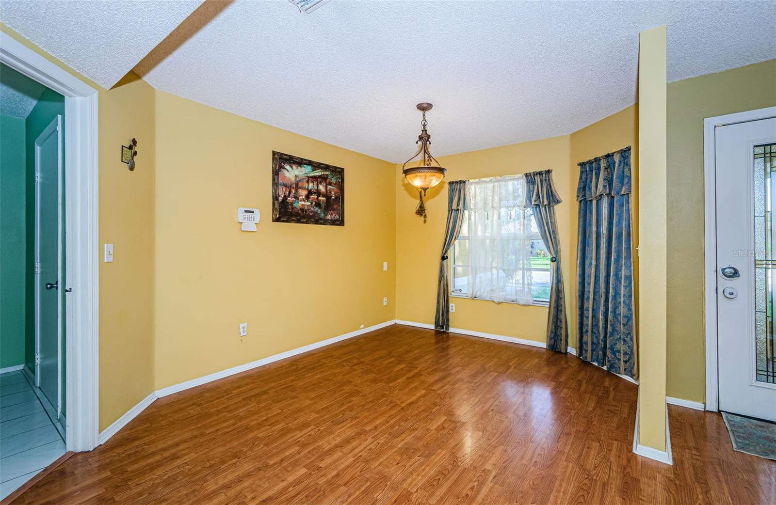 Listing photo id 5 for 9613 Cypress Brook Road