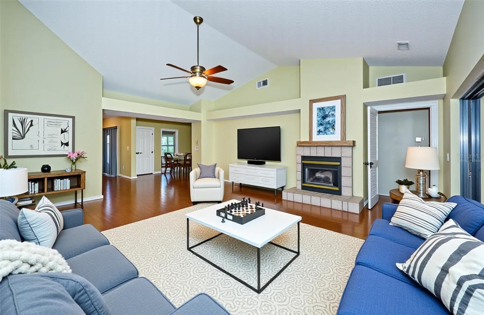 Listing photo id 6 for 9613 Cypress Brook Road