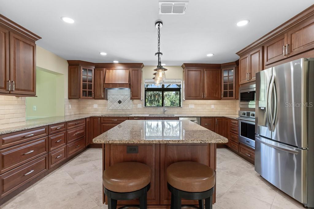 Image 9 of 70 For 2639 Royal Liverpool Drive