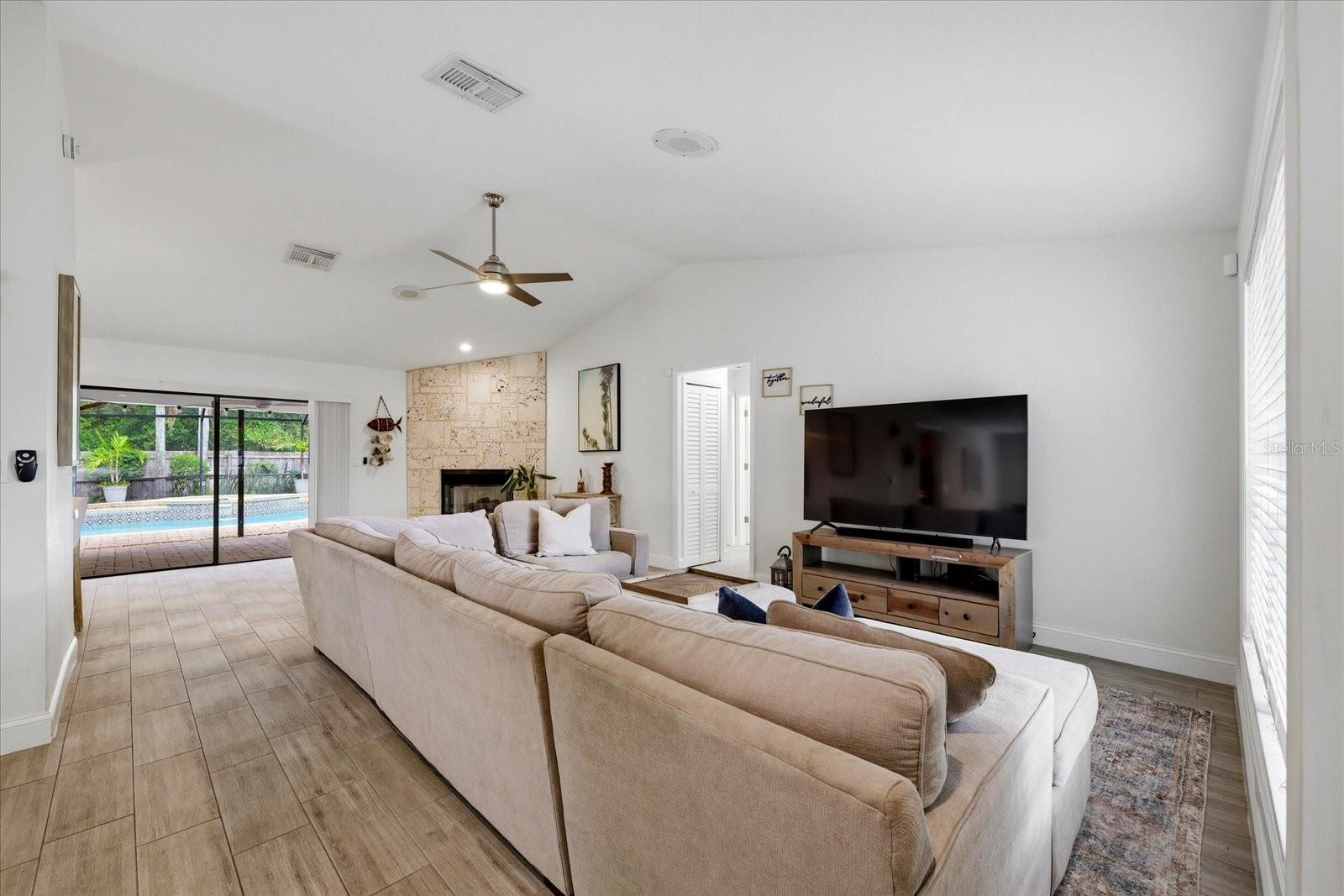 Image 5 of 32 For 10975 96th Street