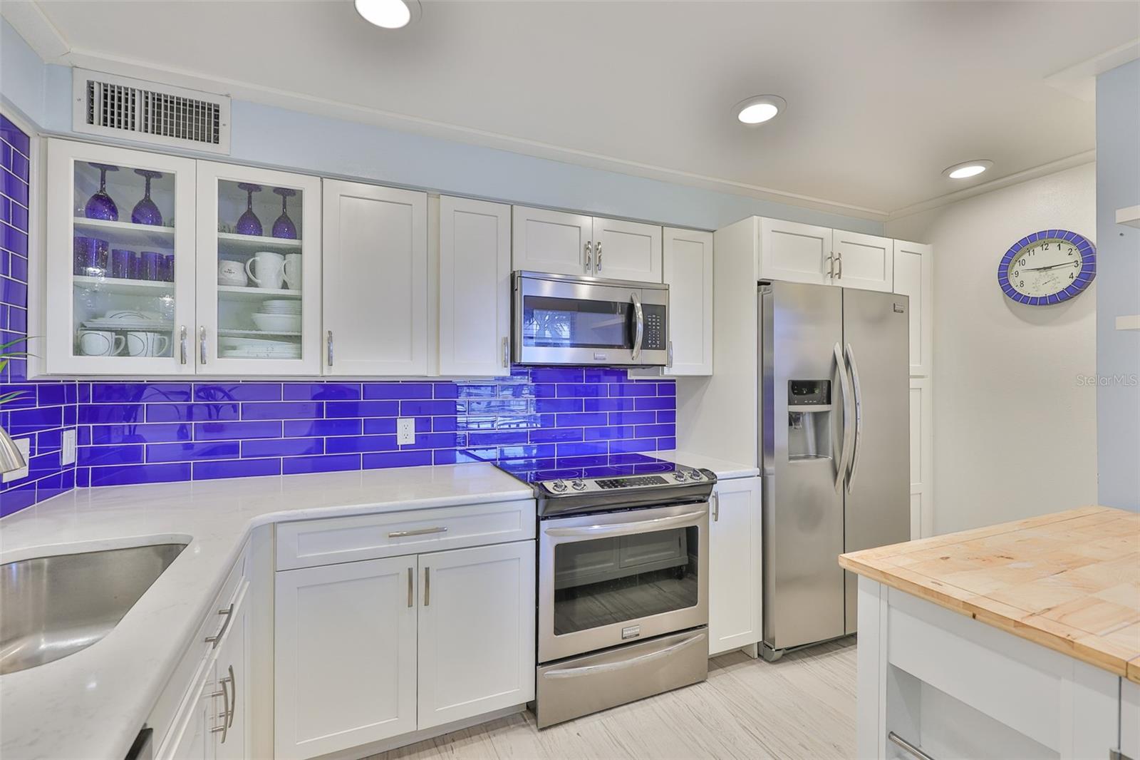 Image 6 of 49 For 12300 Vonn Road 4201