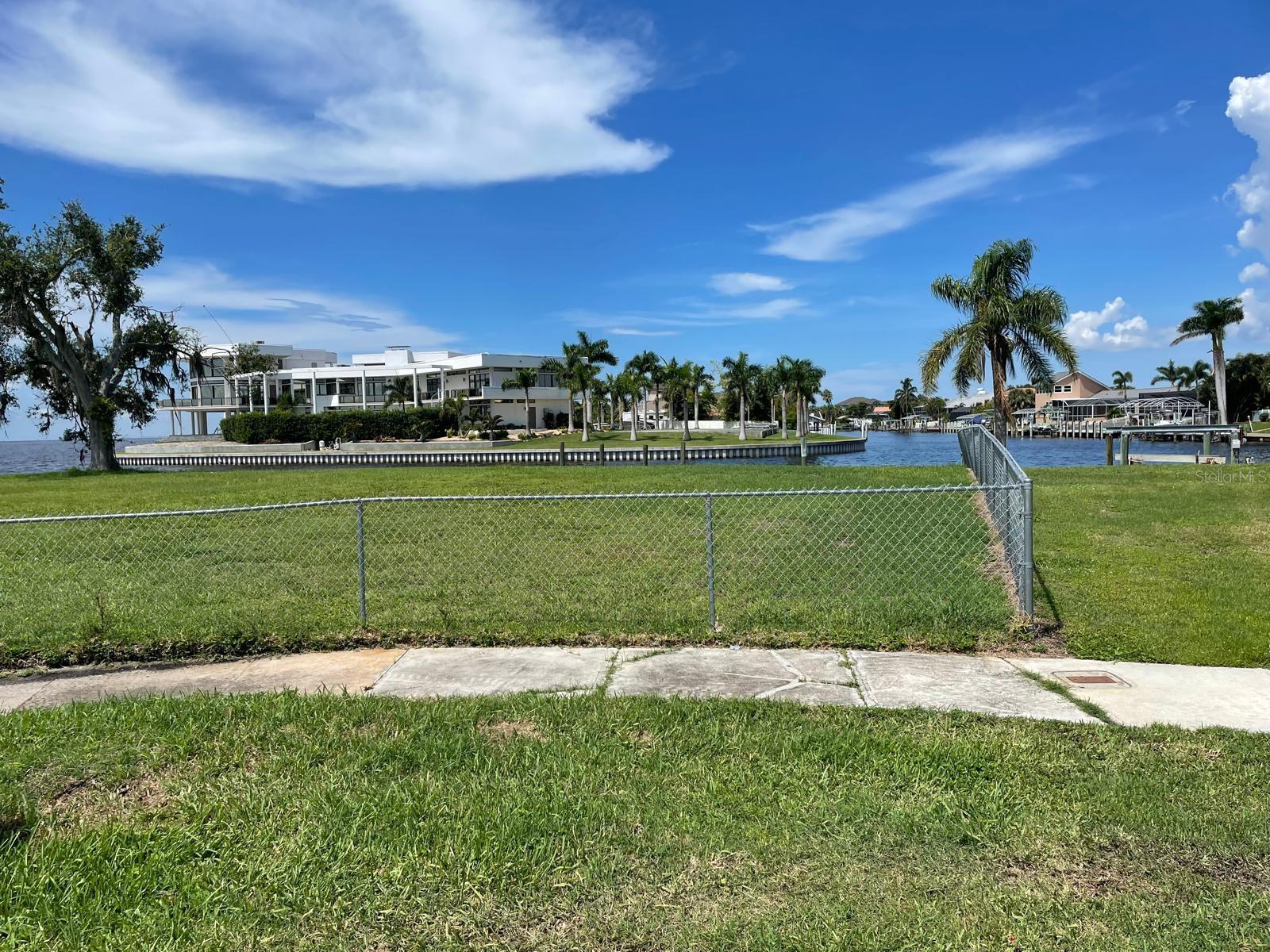 Listing Details for 266 Beeney Road Se, PORT CHARLOTTE, FL 33952