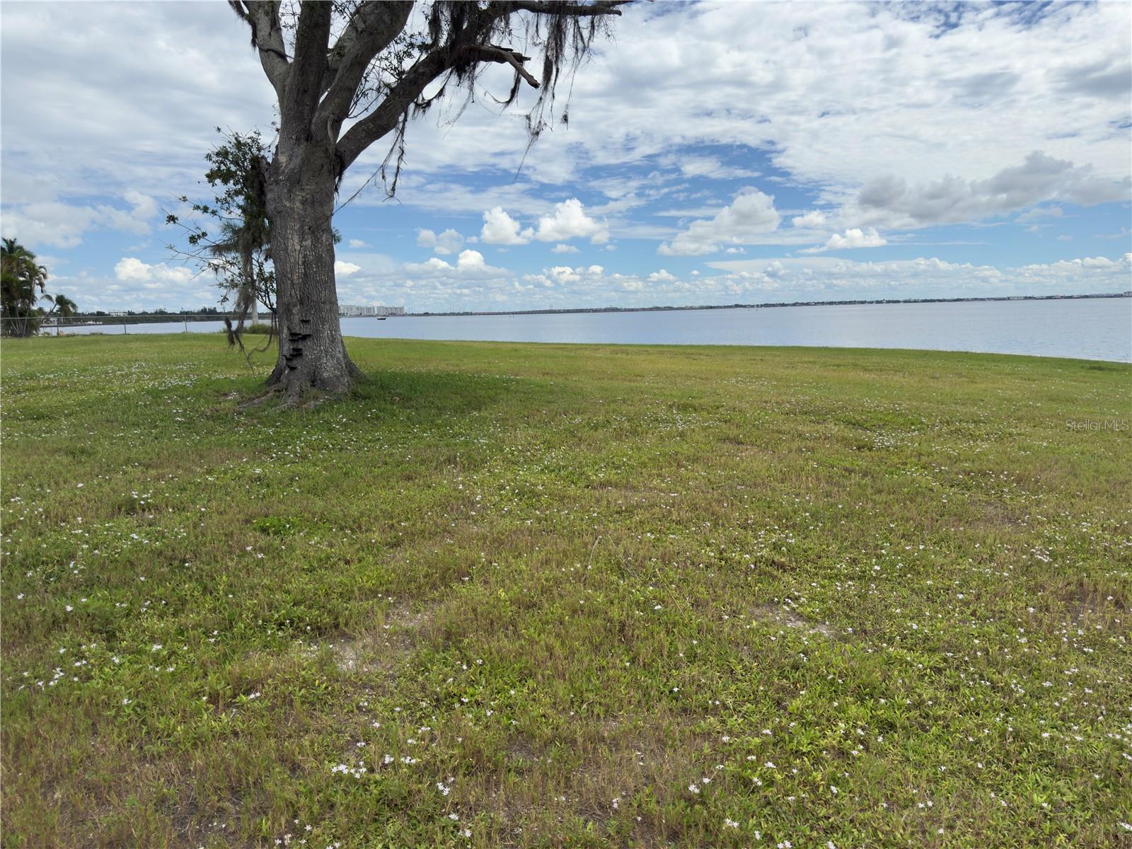 Image 2 of 4 For 266 Beeney Road Se