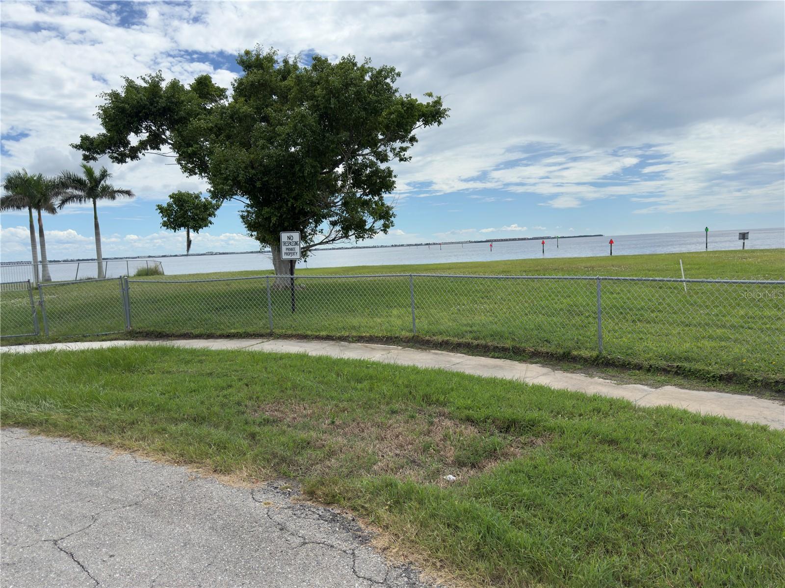 Image 4 of 4 For 266 Beeney Road Se