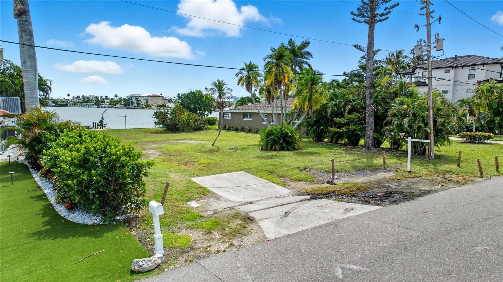 Image 23 of 25 For 16325 Redington Drive