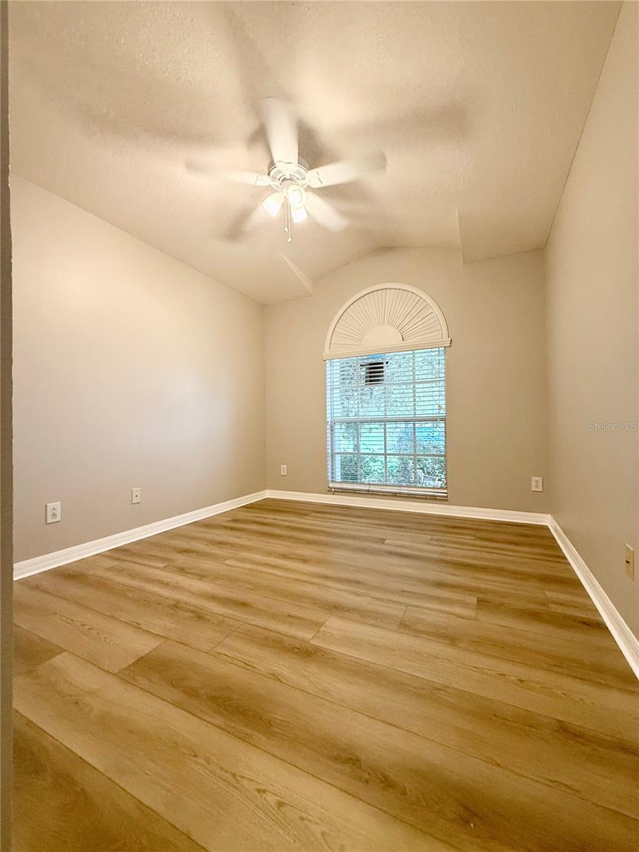 Image 5 of 16 For 31138 Harthorn Court