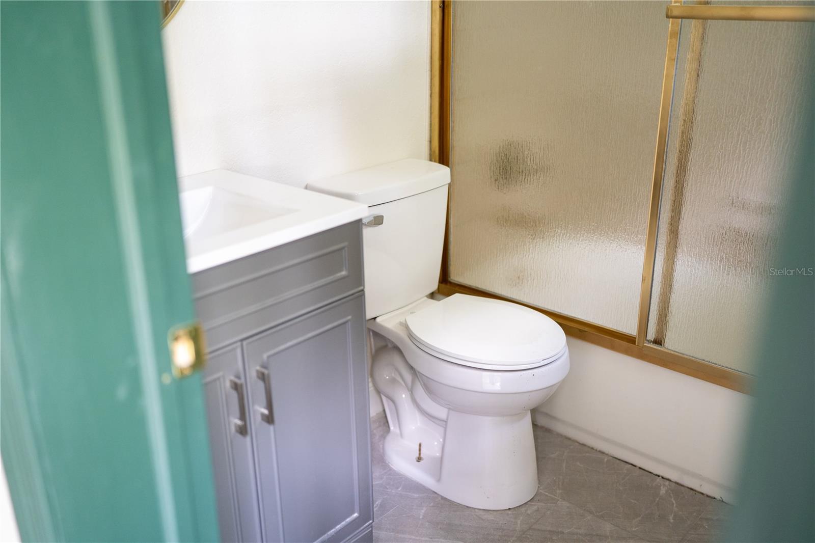 Image 13 of 32 For 215 22nd Street W