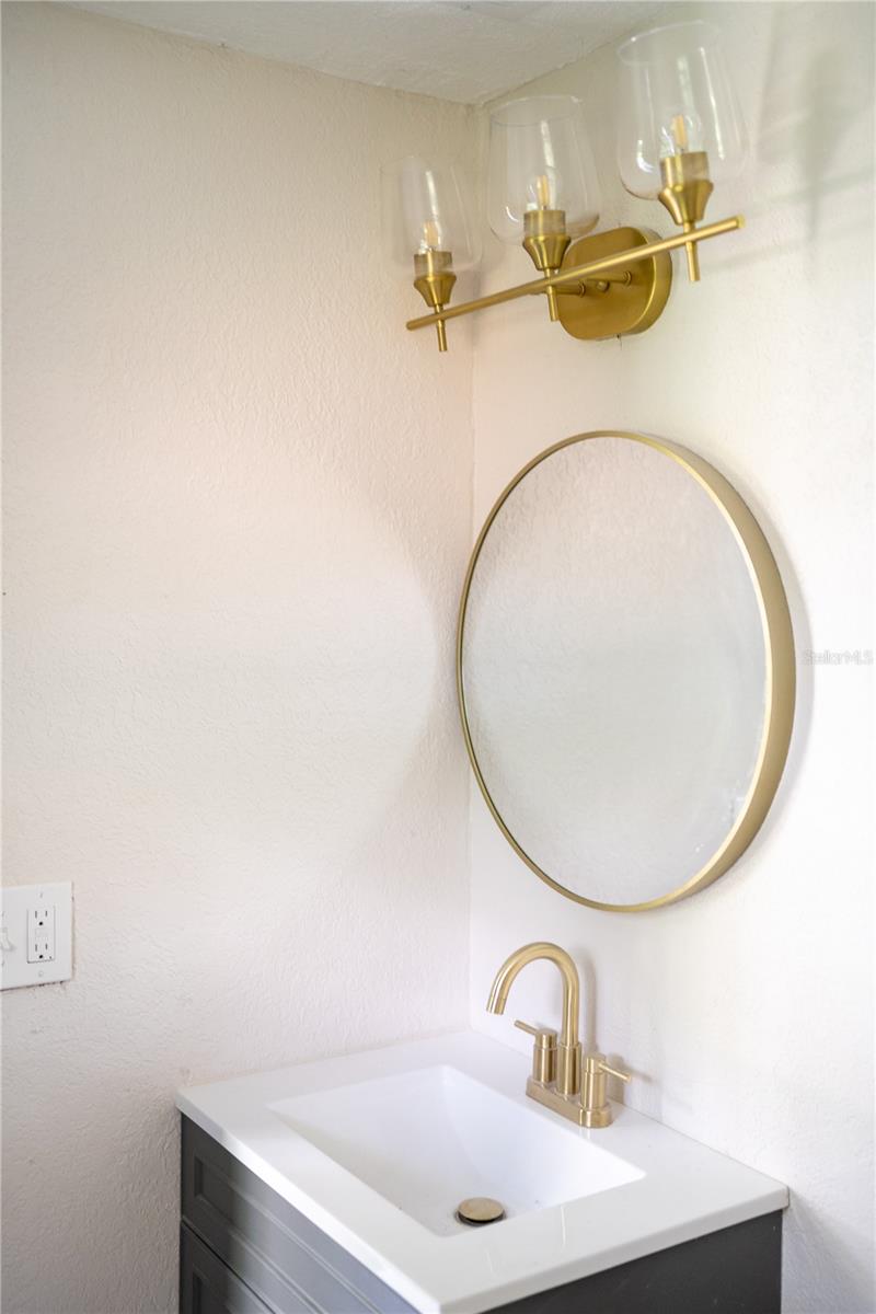Image 16 of 32 For 215 22nd Street W