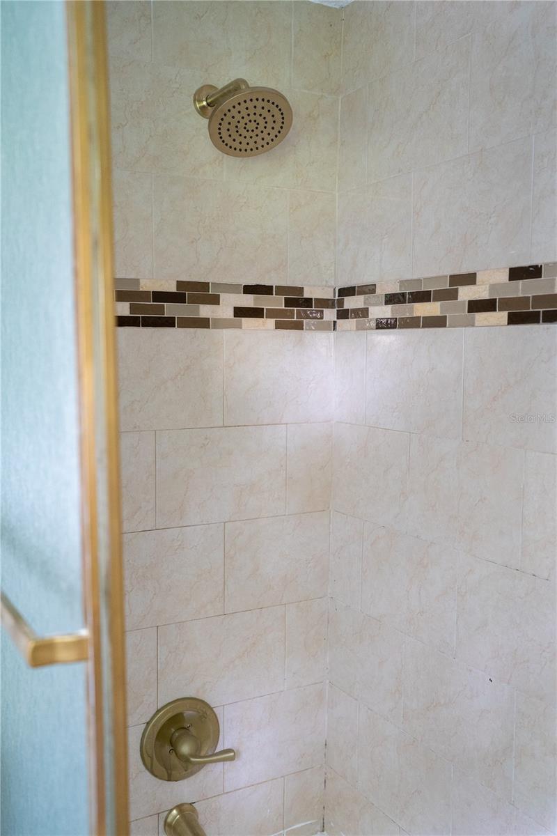 Image 18 of 32 For 215 22nd Street W
