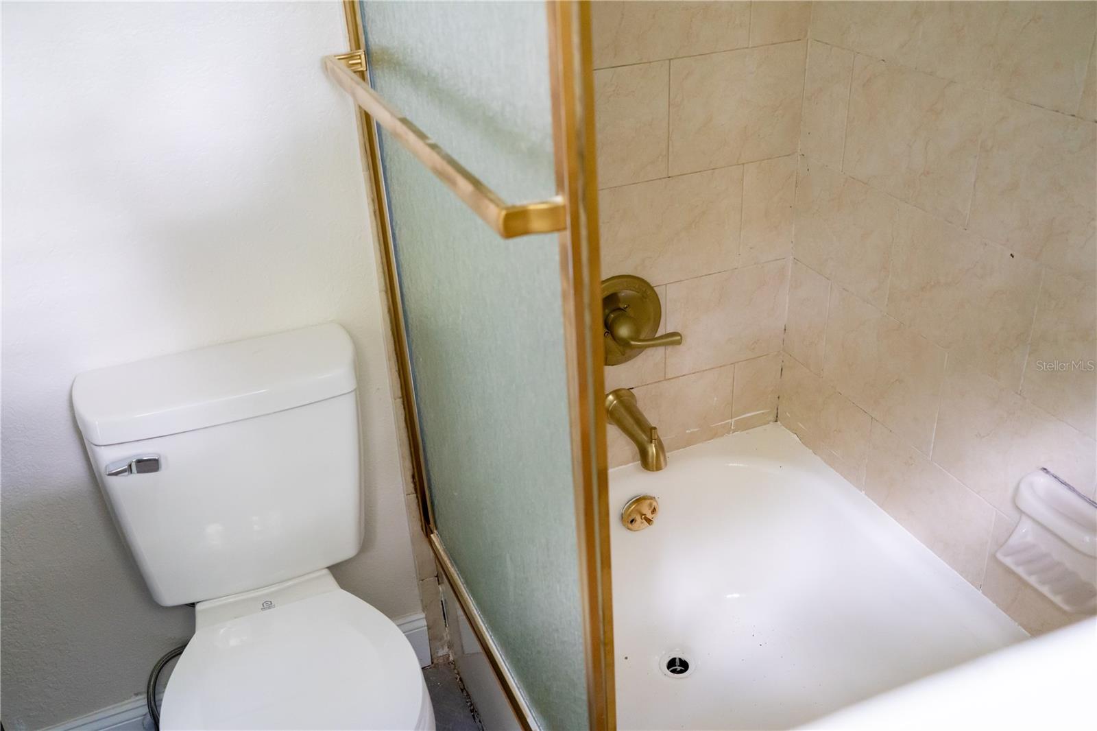 Image 20 of 32 For 215 22nd Street W