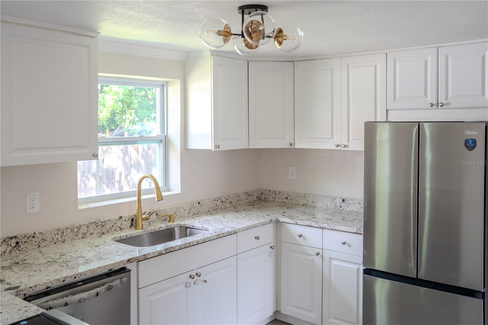 Image 6 of 32 For 215 22nd Street W