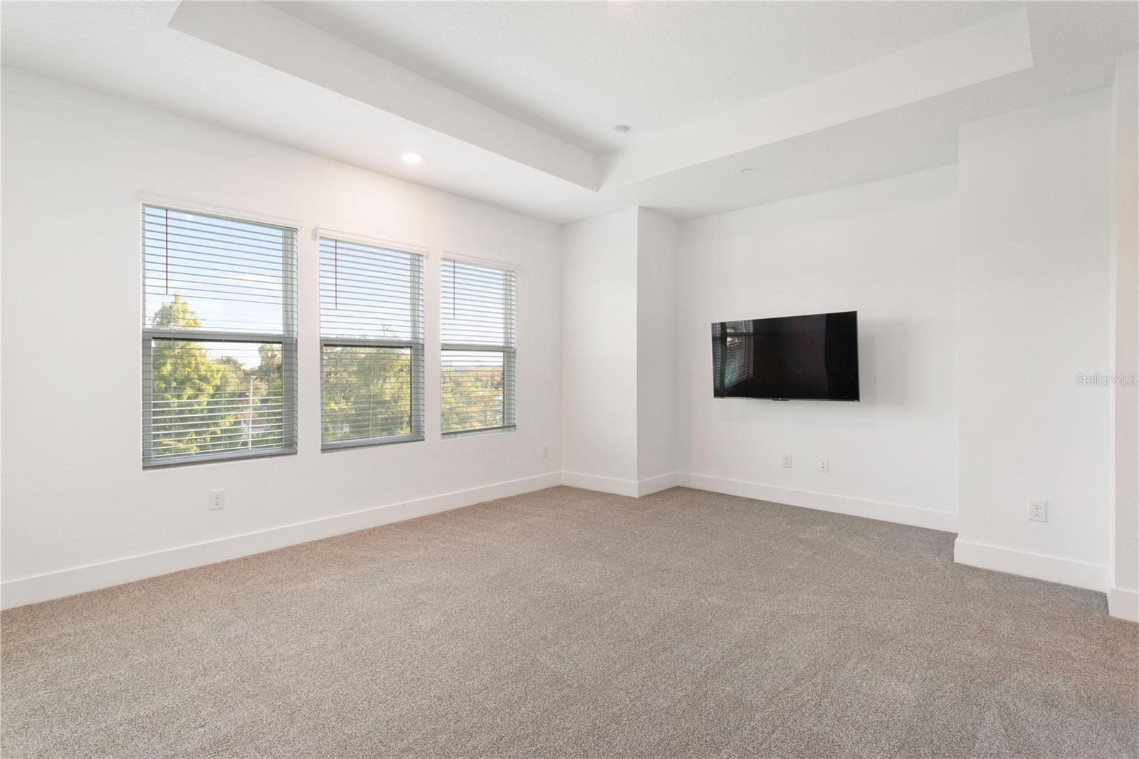 Image 19 of 44 For 2511 Grady Avenue 41