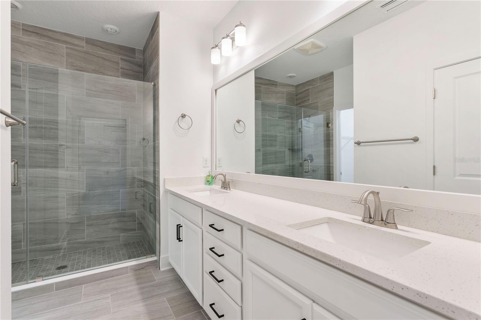 Image 22 of 44 For 2511 Grady Avenue 41