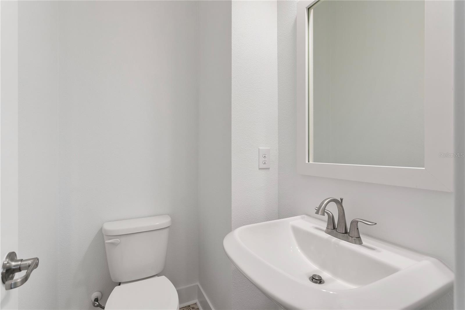 Image 31 of 44 For 2511 Grady Avenue 41