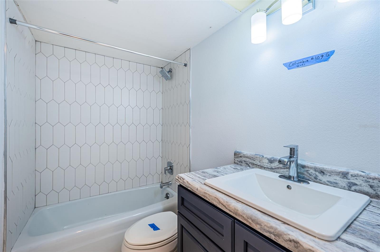 Image 17 of 40 For 4725 Cove Circle 109