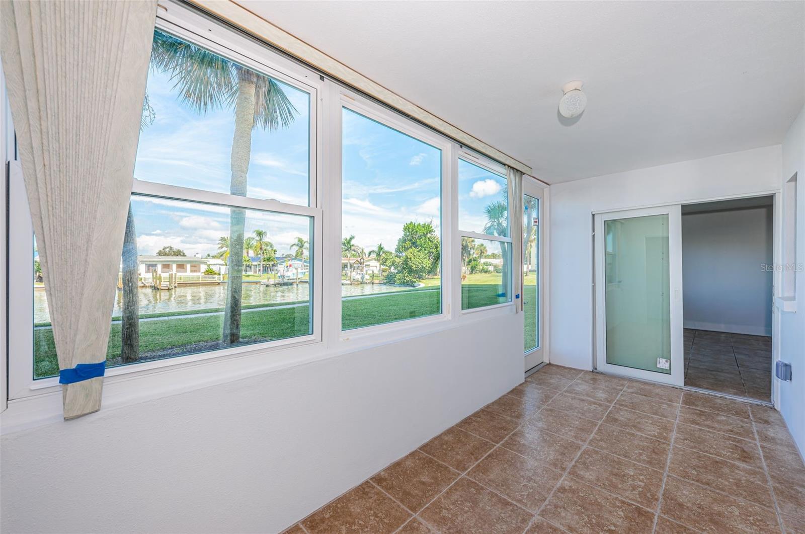 Image 20 of 40 For 4725 Cove Circle 109