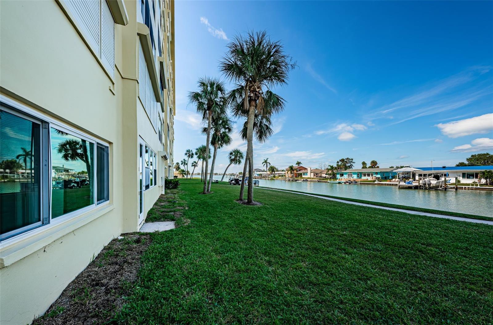 Image 22 of 40 For 4725 Cove Circle 109