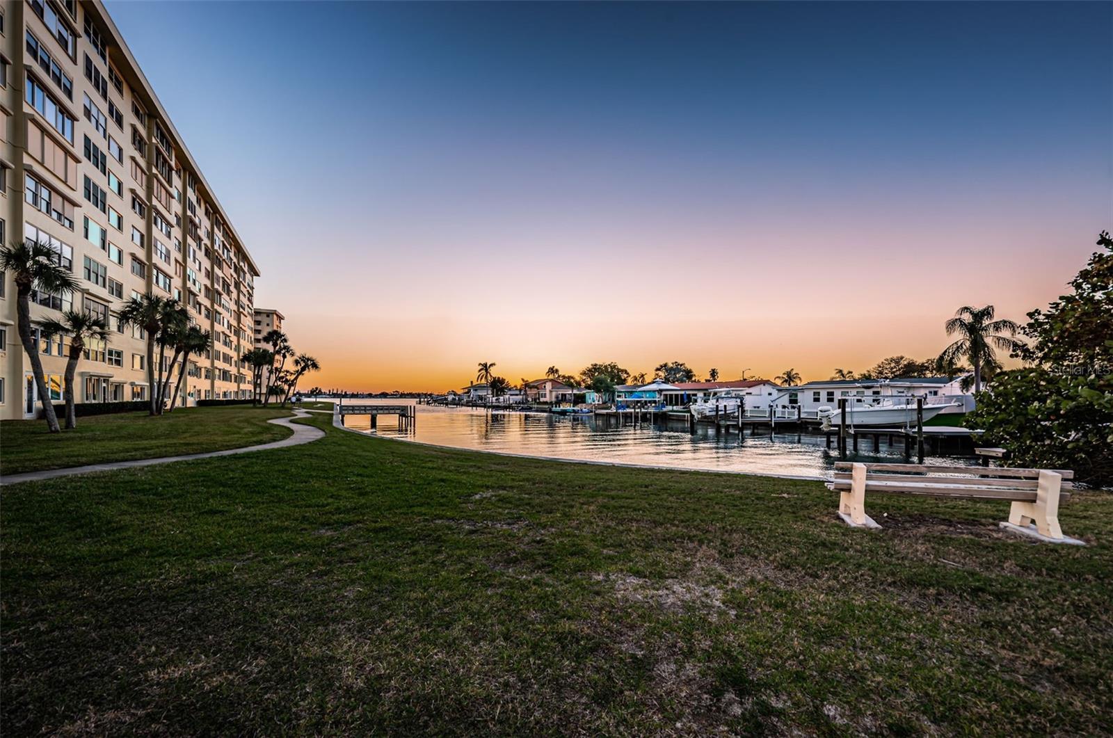 Image 24 of 40 For 4725 Cove Circle 109