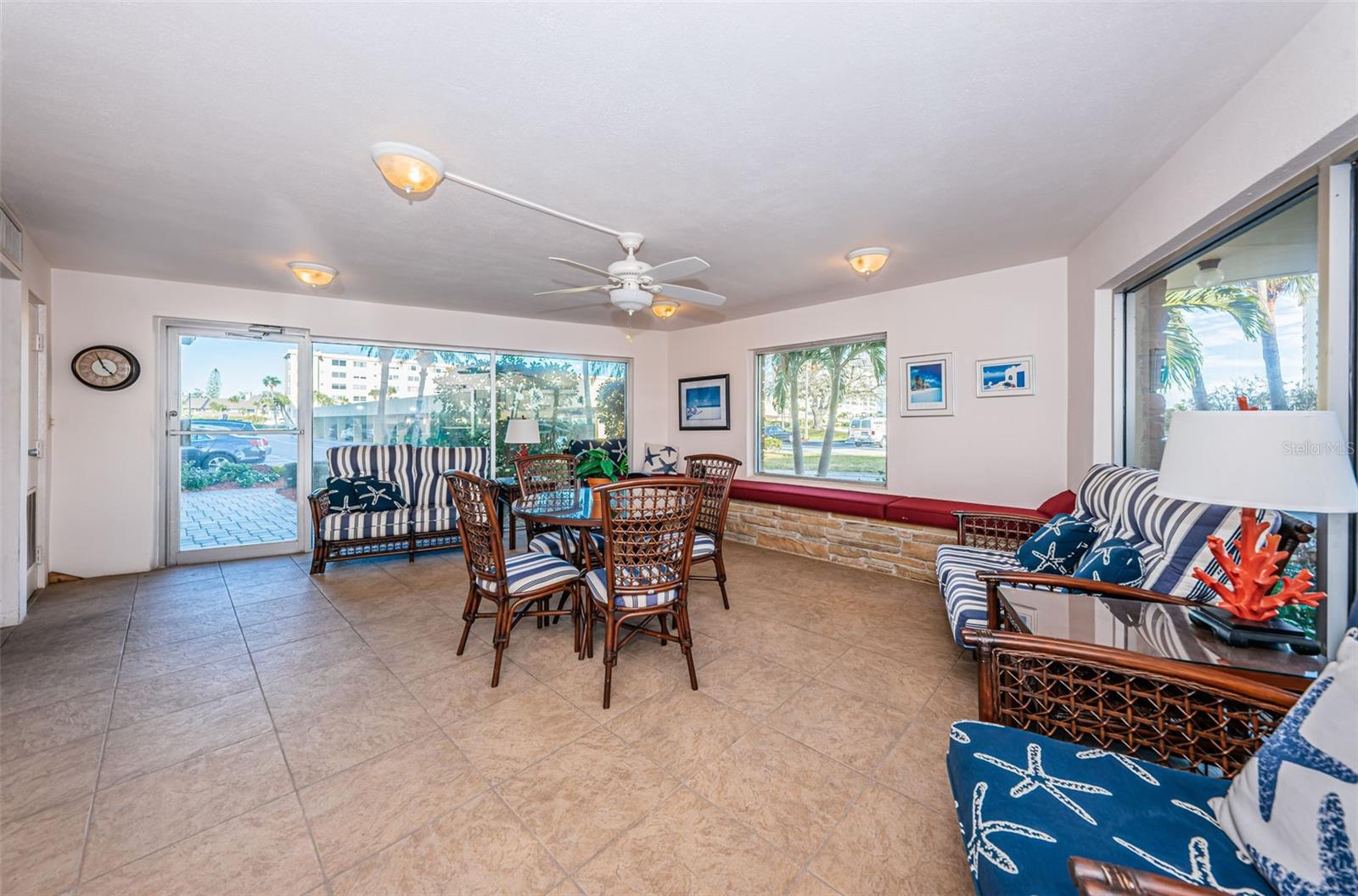 Image 27 of 40 For 4725 Cove Circle 109