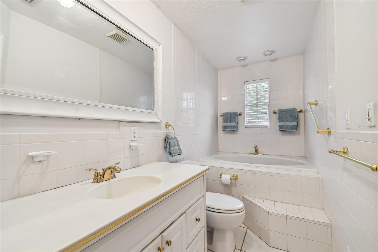 Image 11 of 17 For 1300 Farragut Drive N