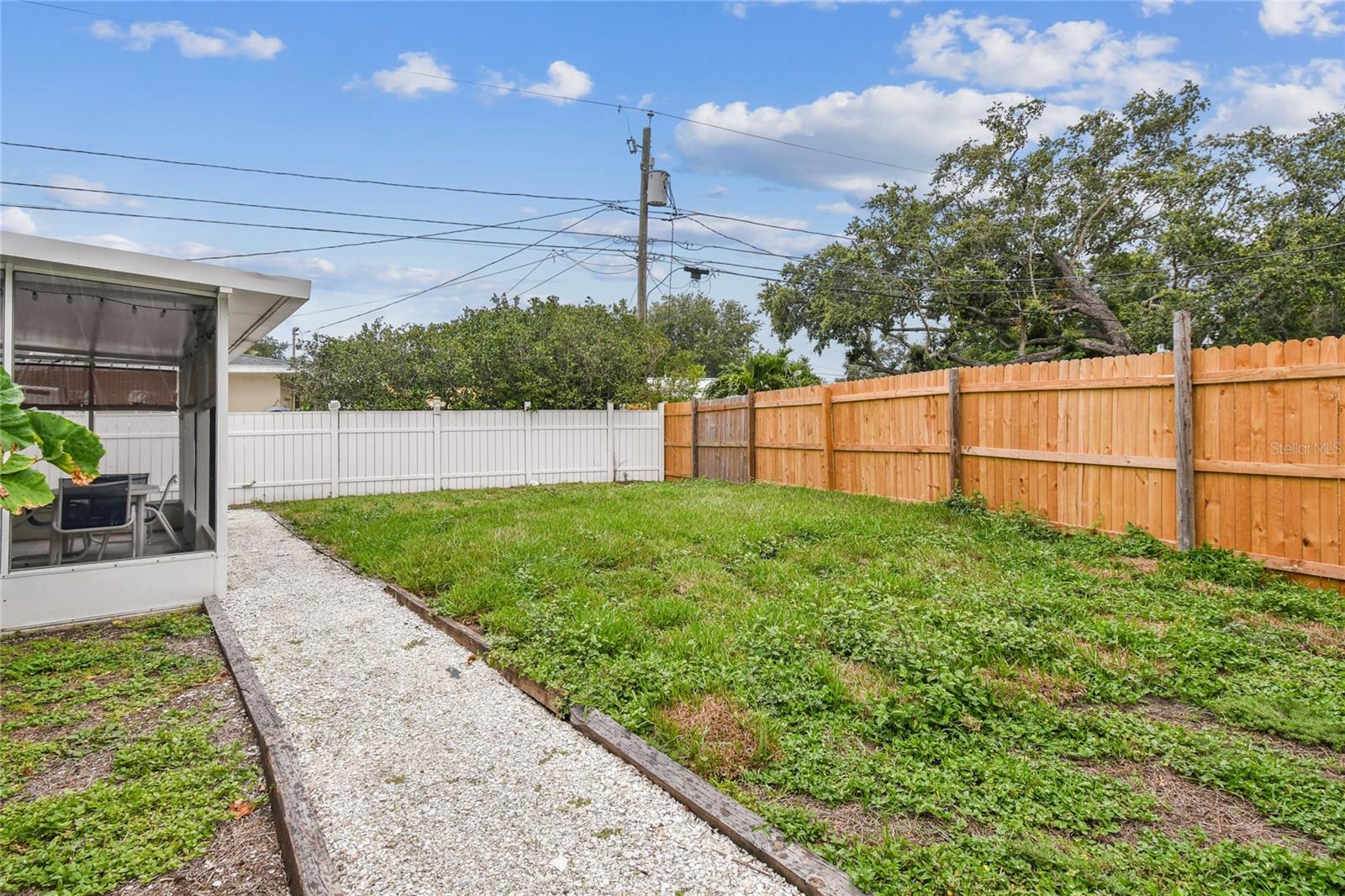 Image 15 of 17 For 1300 Farragut Drive N