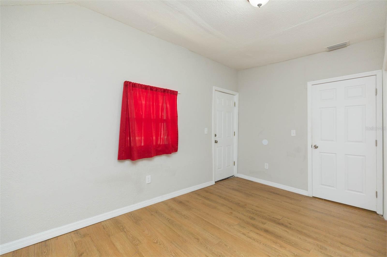 Image 18 of 31 For 2424 18th Avenue