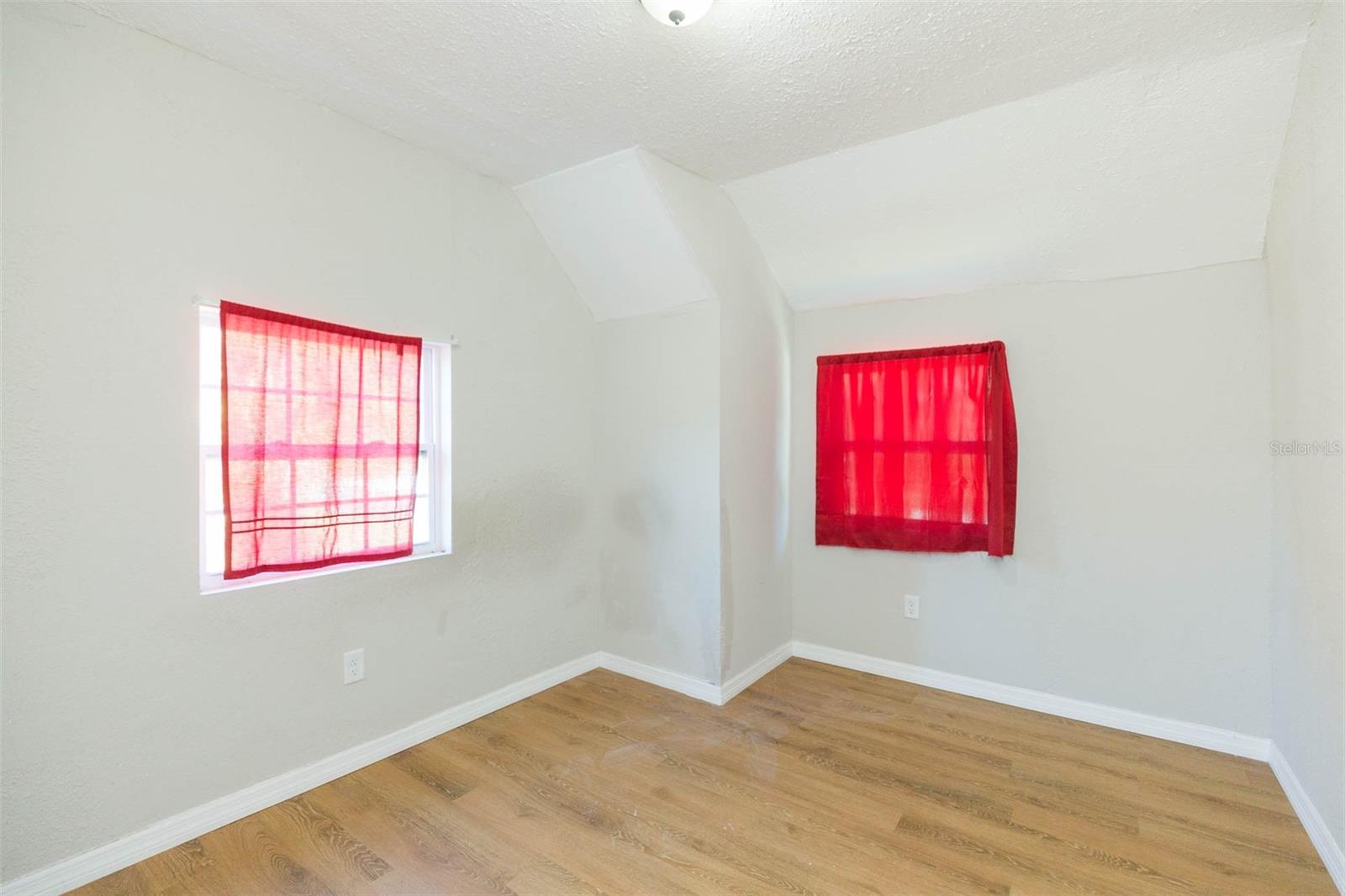 Image 22 of 31 For 2424 18th Avenue