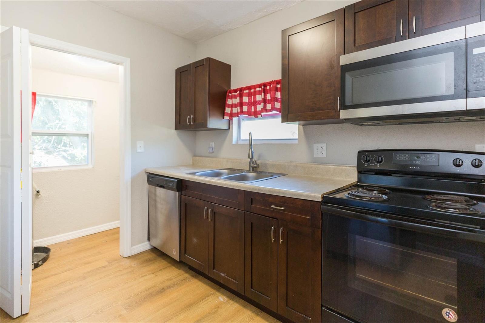 Image 23 of 31 For 2424 18th Avenue