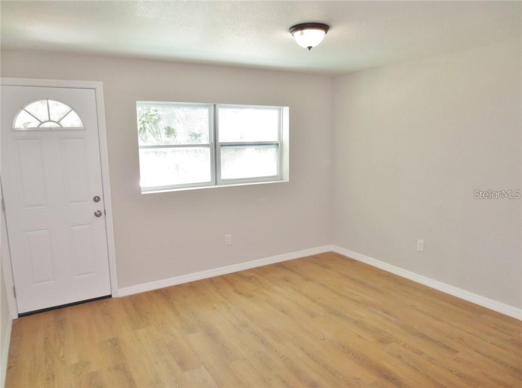 Image 3 of 31 For 2424 18th Avenue