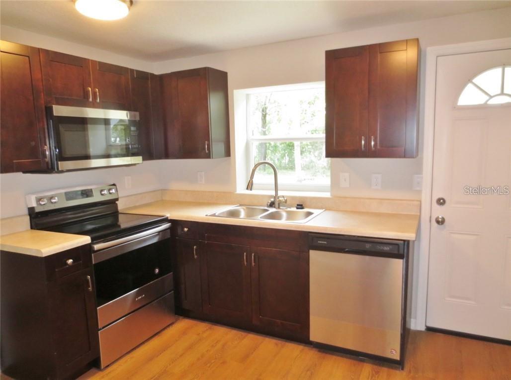Image 4 of 31 For 2424 18th Avenue