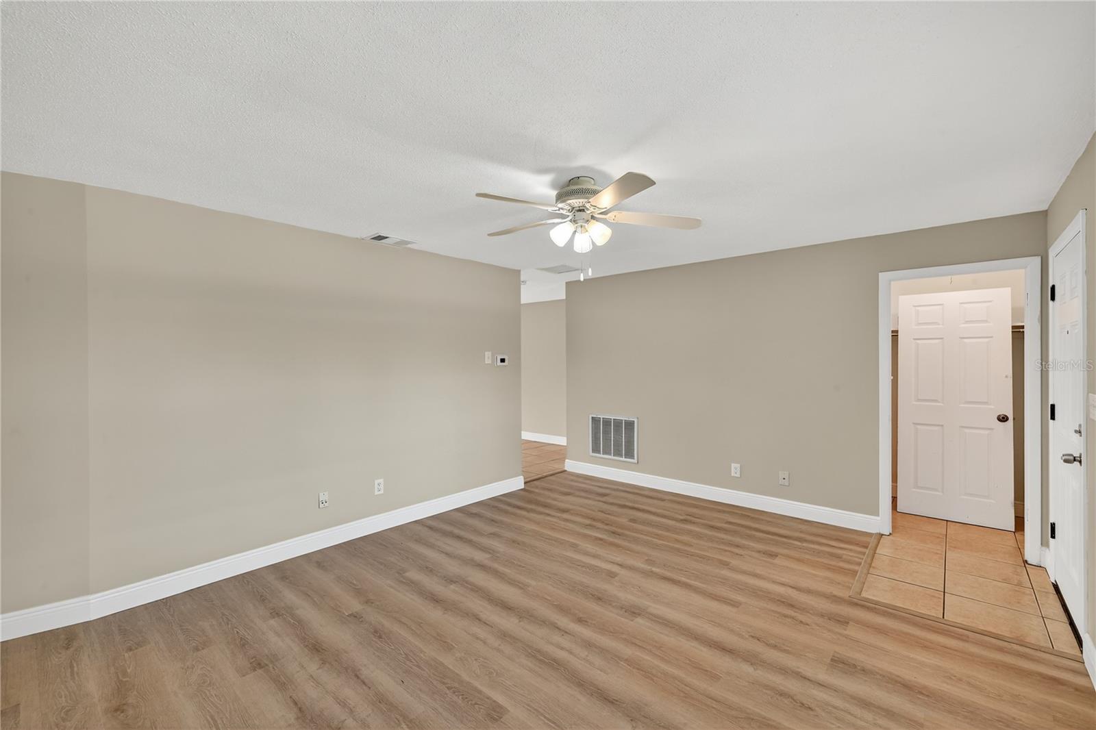 Image 4 of 39 For 14532 Sioux Avenue