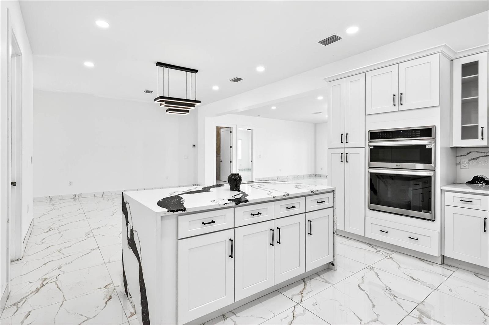 Image 33 of 60 For 216 Glen Arven Avenue
